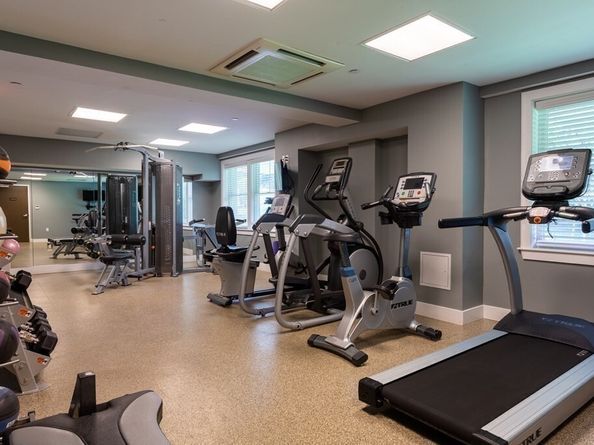 321 Hammond Pond Pkwy 106, Brookline MA 02467