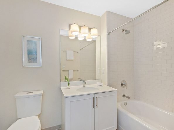 321 Hammond Pond Pkwy 106, Brookline MA 02467