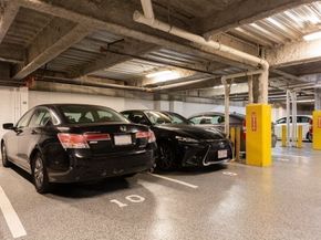 321 Hammond Pond Pkwy 106, Brookline MA 02467