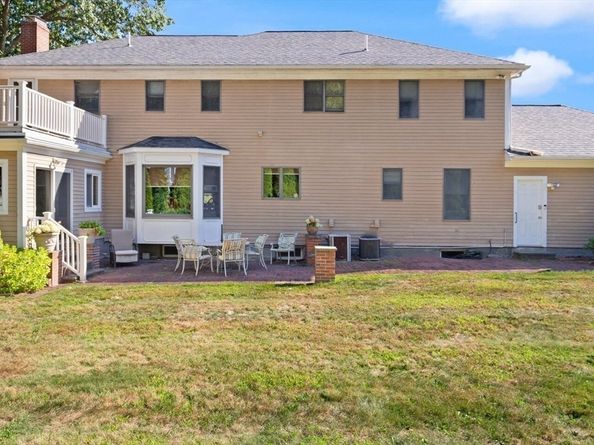 93 Brewster Dr, Norwood MA 02062