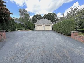 93 Brewster Dr, Norwood MA 02062