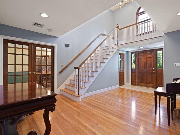 93 Brewster Dr, Norwood MA 02062