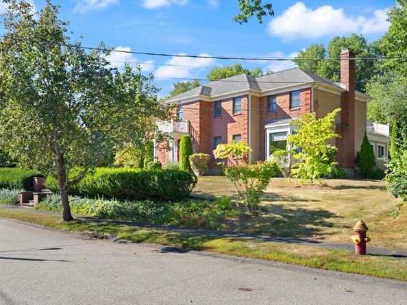 93 Brewster Dr, Norwood MA 02062