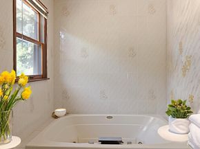 93 Brewster Dr, Norwood MA 02062
