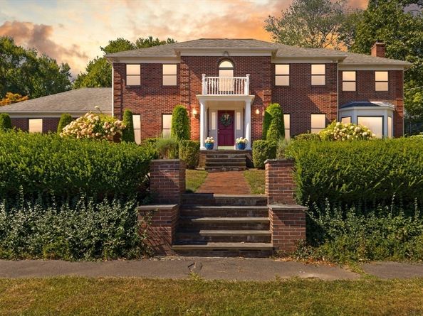 93 Brewster Dr, Norwood MA 02062