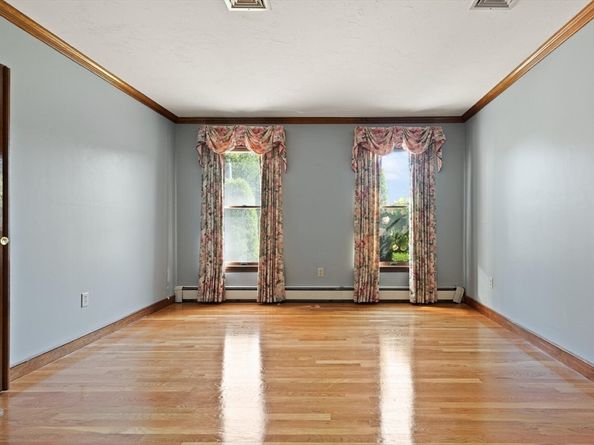 93 Brewster Dr, Norwood MA 02062