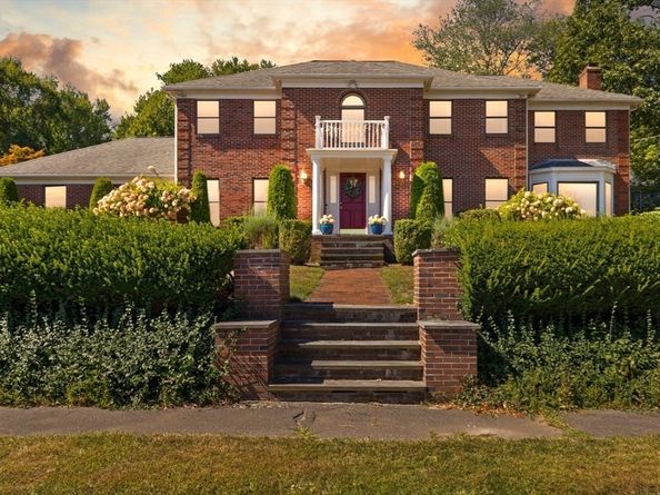 93 Brewster Dr, Norwood MA 02062
