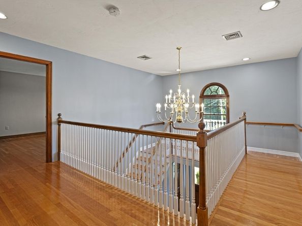93 Brewster Dr, Norwood MA 02062