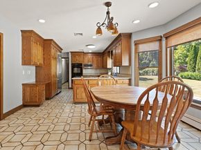 93 Brewster Dr, Norwood MA 02062