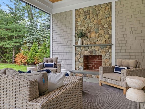 7 Mountview Rd, Wellesley MA 02481