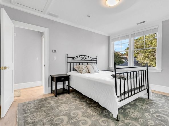 215 Lake Ave, Newton MA 02459