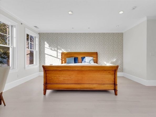 215 Lake Ave, Newton MA 02459