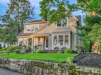 215 Lake Ave