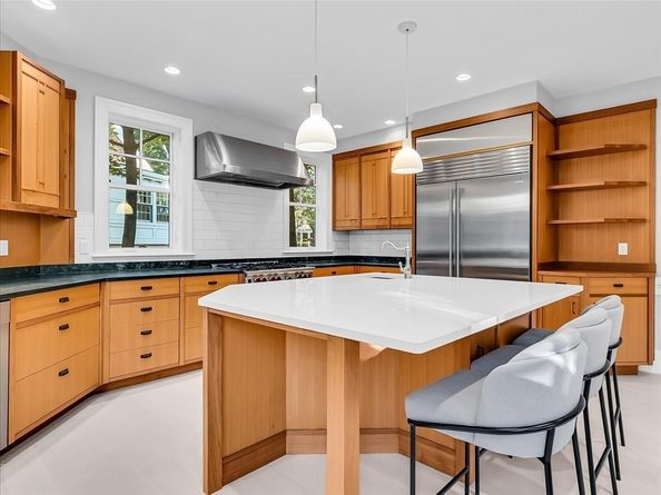 215 Lake Ave, Newton MA 02459