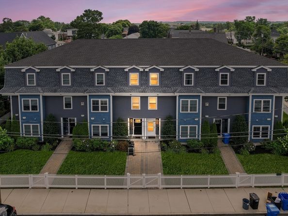 172 Bright St 3, Waltham MA 02453