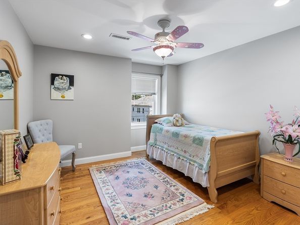 172 Bright St 3, Waltham MA 02453