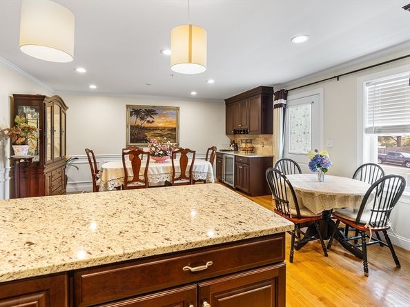 172 Bright St 3, Waltham MA 02453