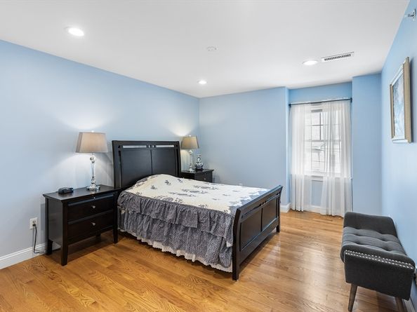 172 Bright St 3, Waltham MA 02453