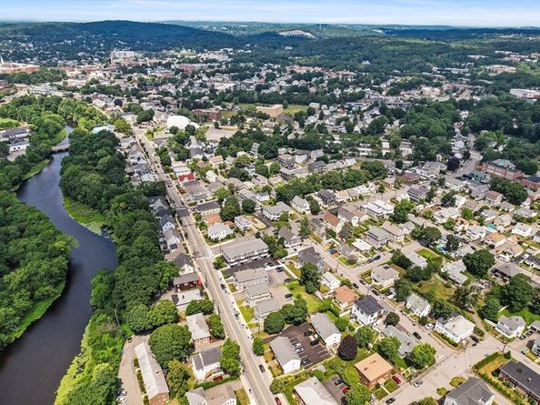 172 Bright St 3, Waltham MA 02453