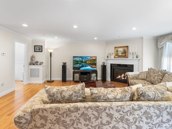 172 Bright St 3, Waltham MA 02453