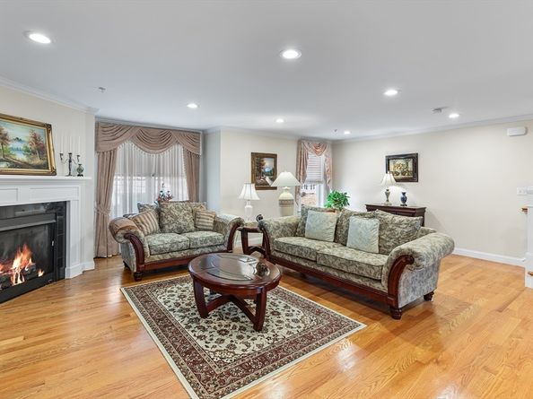 172 Bright St 3, Waltham MA 02453