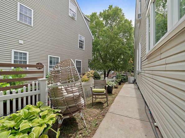 24 Moseley St, Boston MA 02125