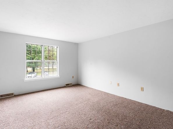 200 Ridgefield Cir C, Clinton MA 01510