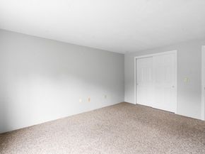 200 Ridgefield Cir C, Clinton MA 01510