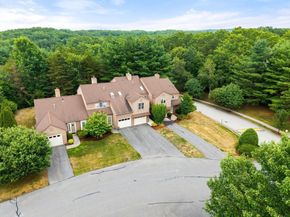 200 Ridgefield Cir C, Clinton MA 01510
