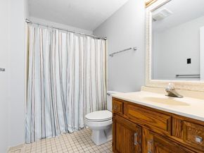 200 Ridgefield Cir C, Clinton MA 01510