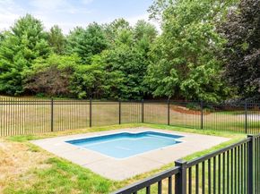 200 Ridgefield Cir C, Clinton MA 01510