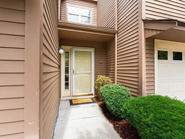 200 Ridgefield Cir C, Clinton MA 01510