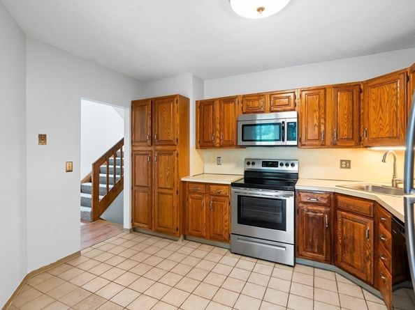 200 Ridgefield Cir C, Clinton MA 01510
