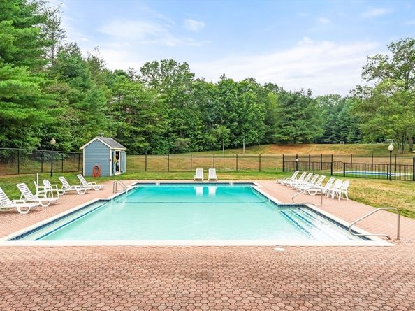 200 Ridgefield Cir C, Clinton MA 01510