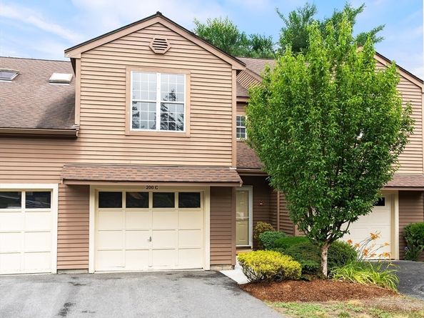 200 Ridgefield Cir C, Clinton MA 01510
