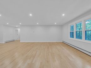 7 Woodlawn Dr, Sturbridge MA 01566