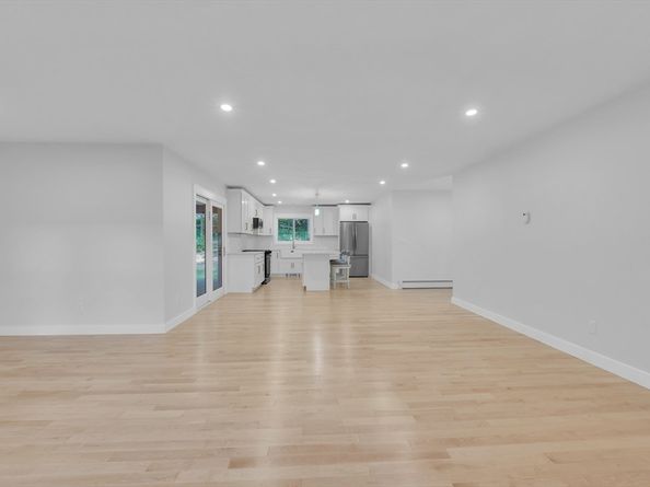 7 Woodlawn Dr, Sturbridge MA 01566