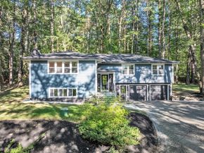 7 Woodlawn Dr, Sturbridge MA 01566