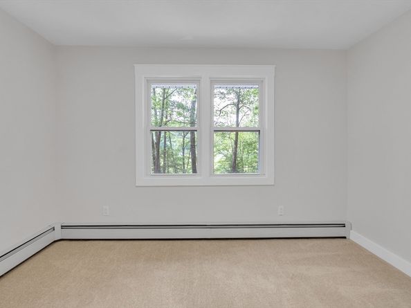 7 Woodlawn Dr, Sturbridge MA 01566