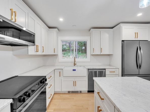 7 Woodlawn Dr, Sturbridge MA 01566
