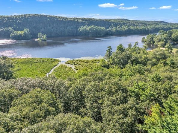 7 Woodlawn Dr, Sturbridge MA 01566