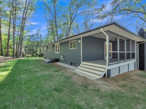 7 Woodlawn Dr, Sturbridge MA 01566