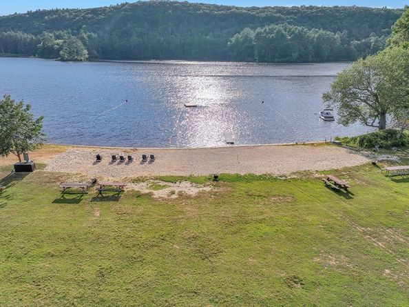 7 Woodlawn Dr, Sturbridge MA 01566