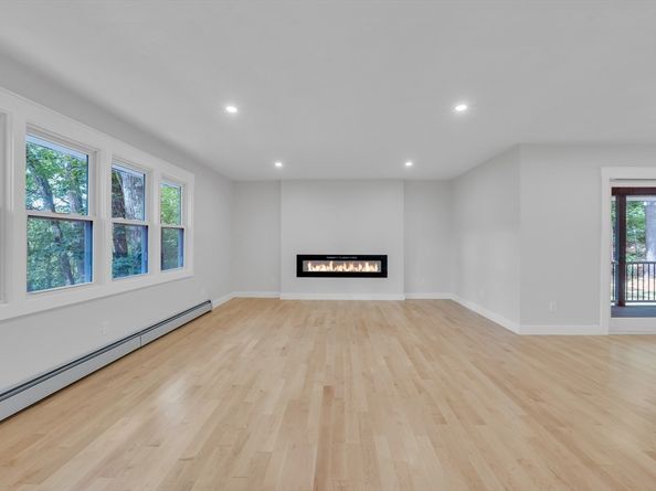 7 Woodlawn Dr, Sturbridge MA 01566