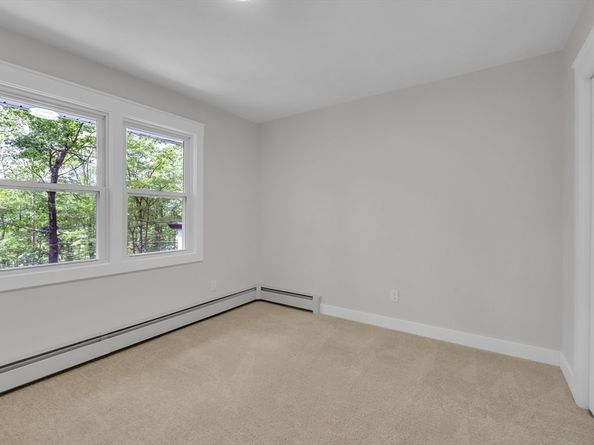 7 Woodlawn Dr, Sturbridge MA 01566