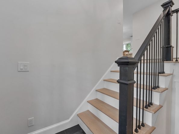 7 Woodlawn Dr, Sturbridge MA 01566