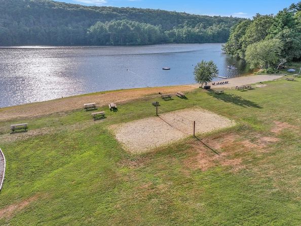 7 Woodlawn Dr, Sturbridge MA 01566