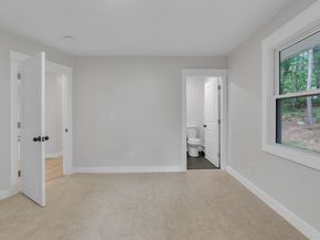 7 Woodlawn Dr, Sturbridge MA 01566