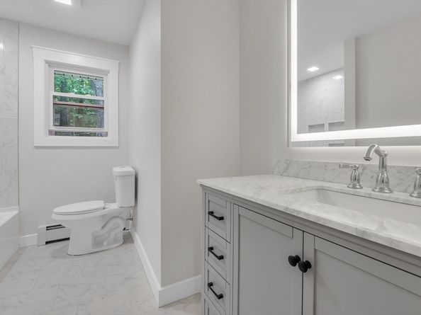 7 Woodlawn Dr, Sturbridge MA 01566