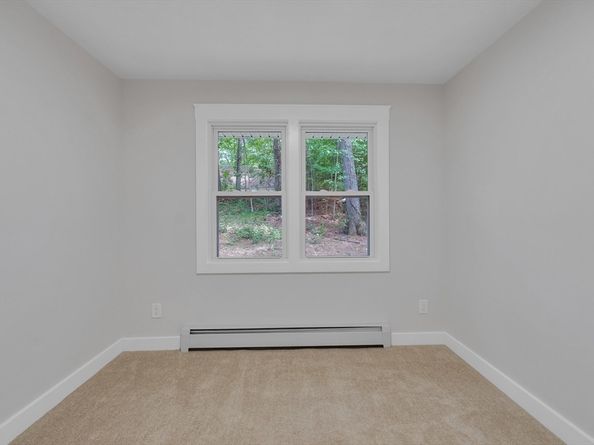 7 Woodlawn Dr, Sturbridge MA 01566